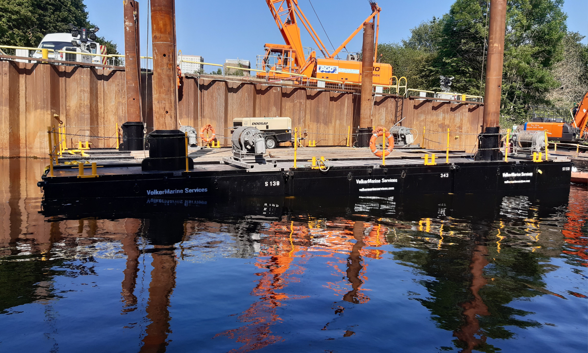 Photo showing pontoons on the River Aire in Leeds